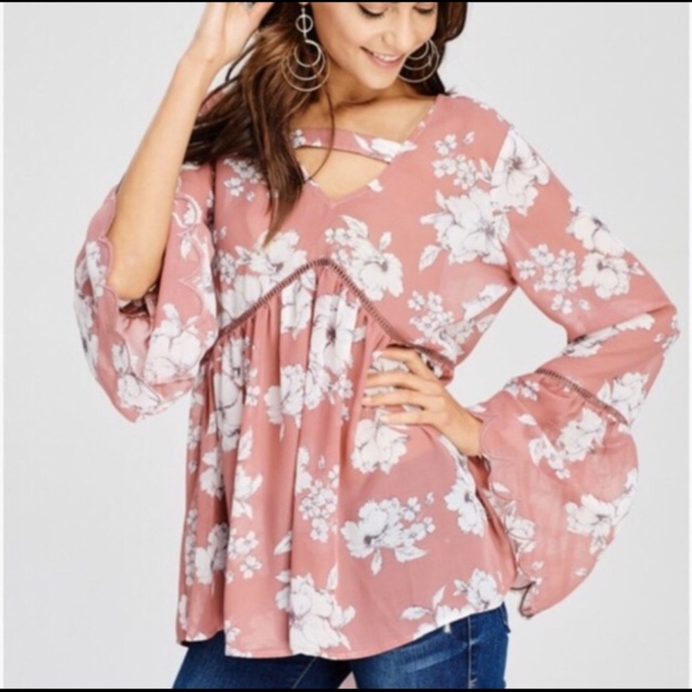 ✨IN STOCK✨CHIFFON FLORAL BELL SLEEVE TOP💕